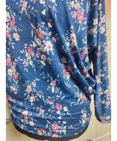 Wzorzysta bluzka Oversize z lejącego materiału - pudrowe kwiatuszki